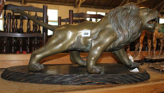 Japanese bronze lion on plinth base(-)